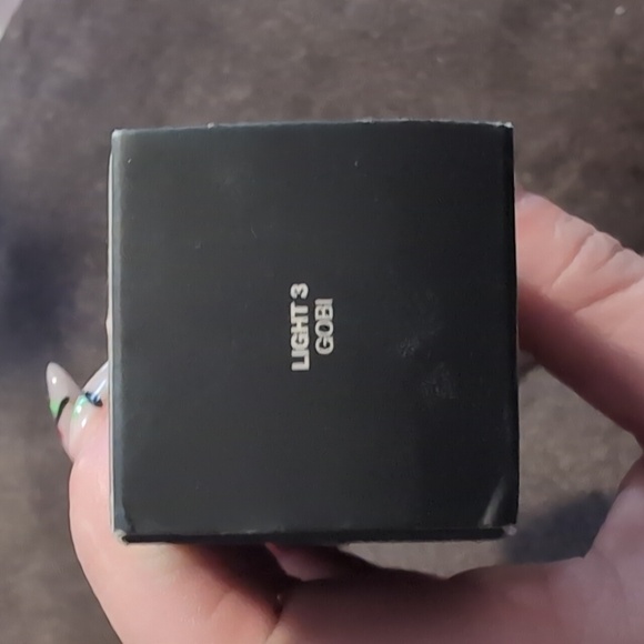 NARS Natural Radiant Longwear Foundation in the Shade Light 3 Gobi - Picture 6 of 7